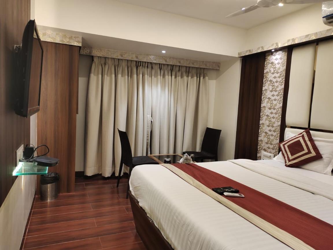 Hotel Shelter Palace Navi Mumbai Exterior photo