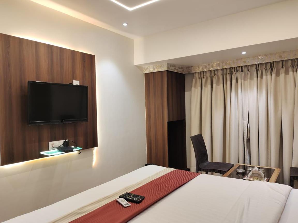 Hotel Shelter Palace Navi Mumbai Exterior photo