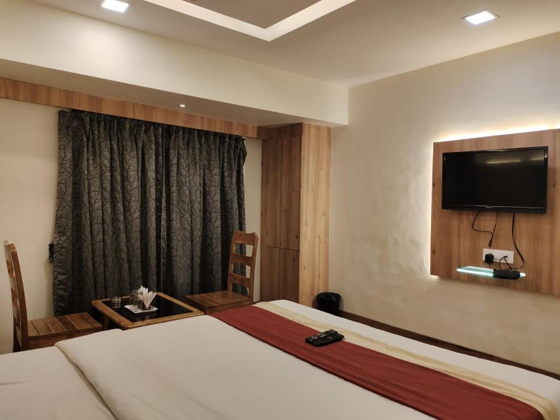 Hotel Shelter Palace Navi Mumbai Exterior photo