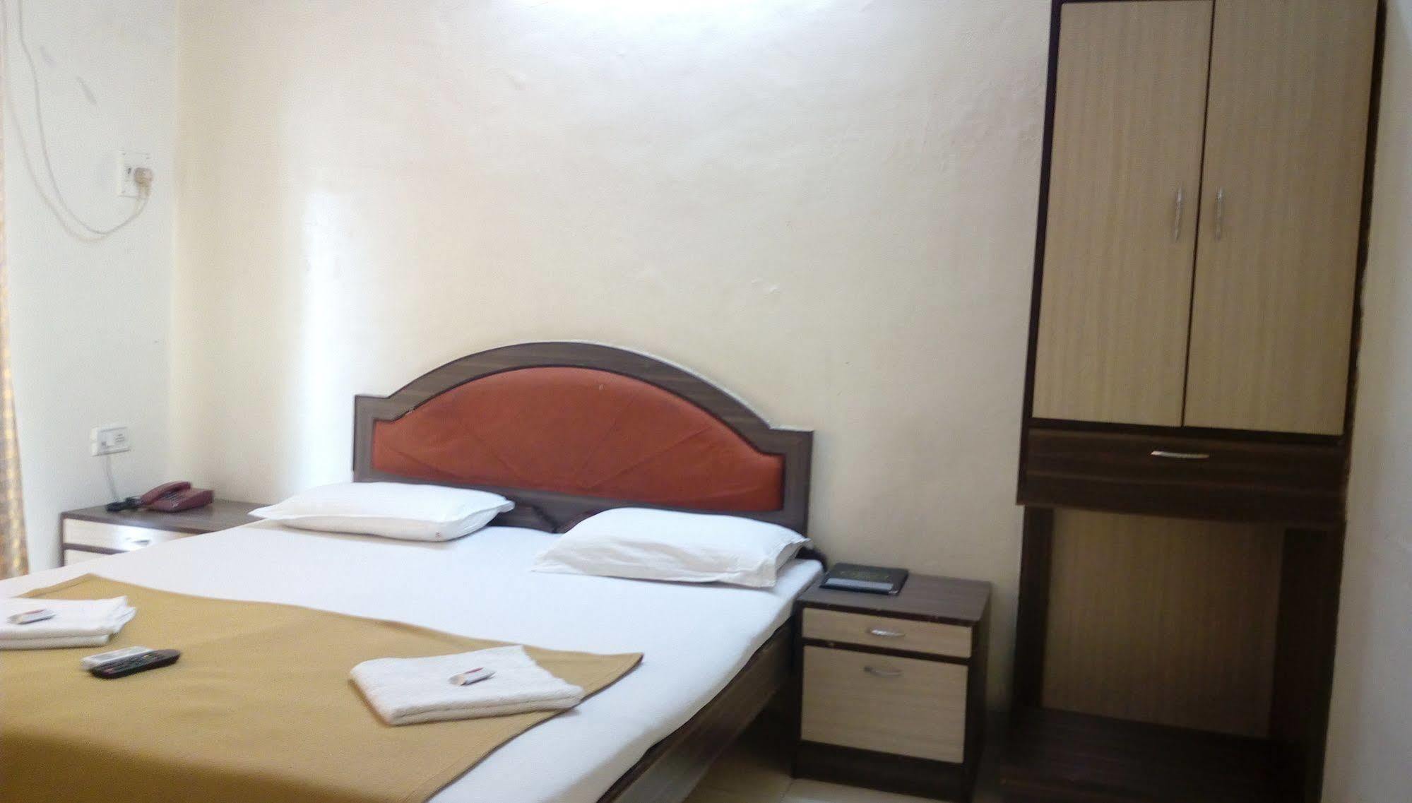Hotel Shelter Palace Navi Mumbai Exterior photo