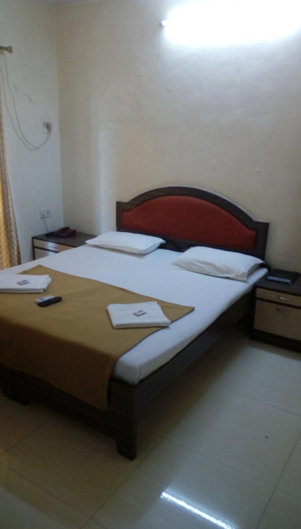 Hotel Shelter Palace Navi Mumbai Exterior photo