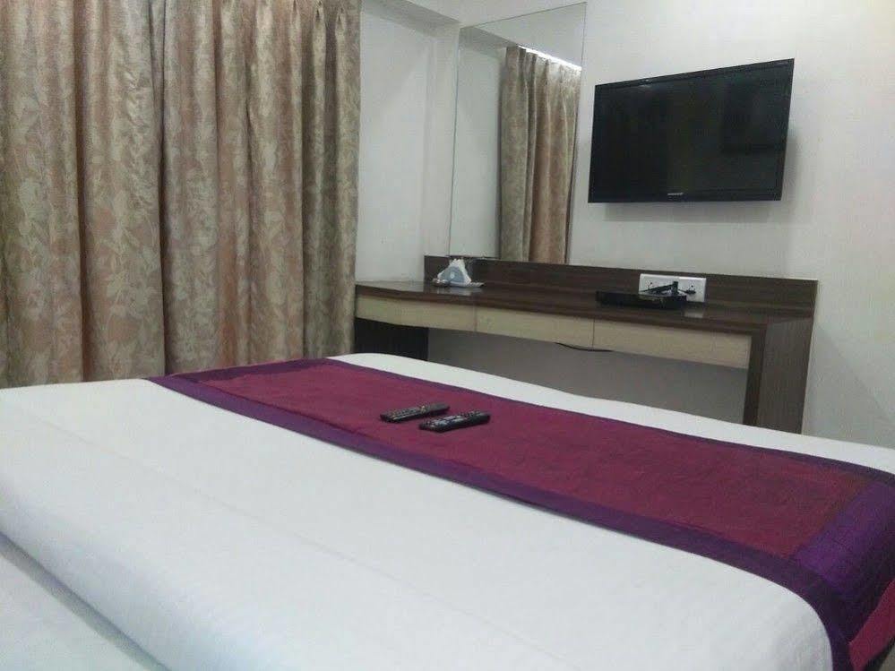 Hotel Shelter Palace Navi Mumbai Exterior photo