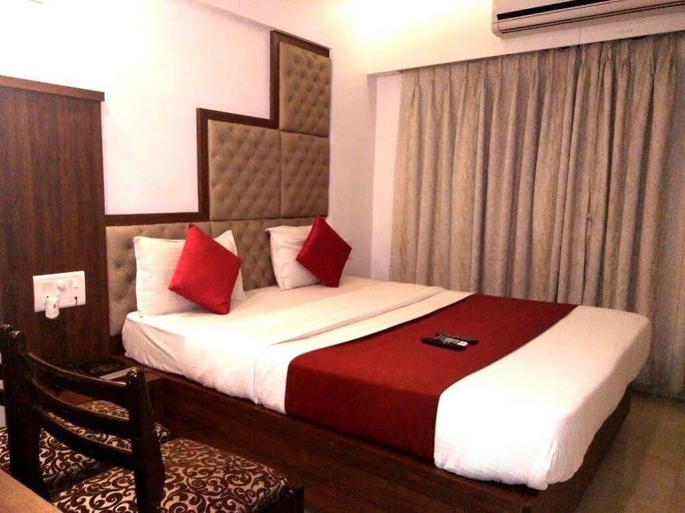 Hotel Shelter Palace Navi Mumbai Exterior photo