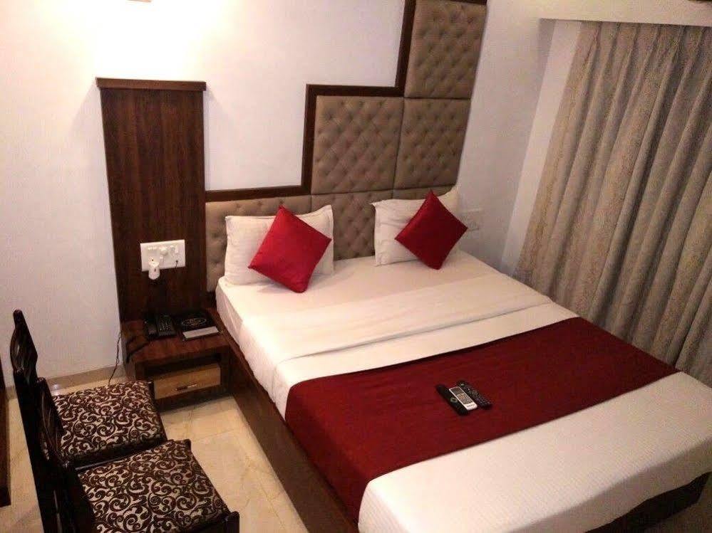 Hotel Shelter Palace Navi Mumbai Exterior photo