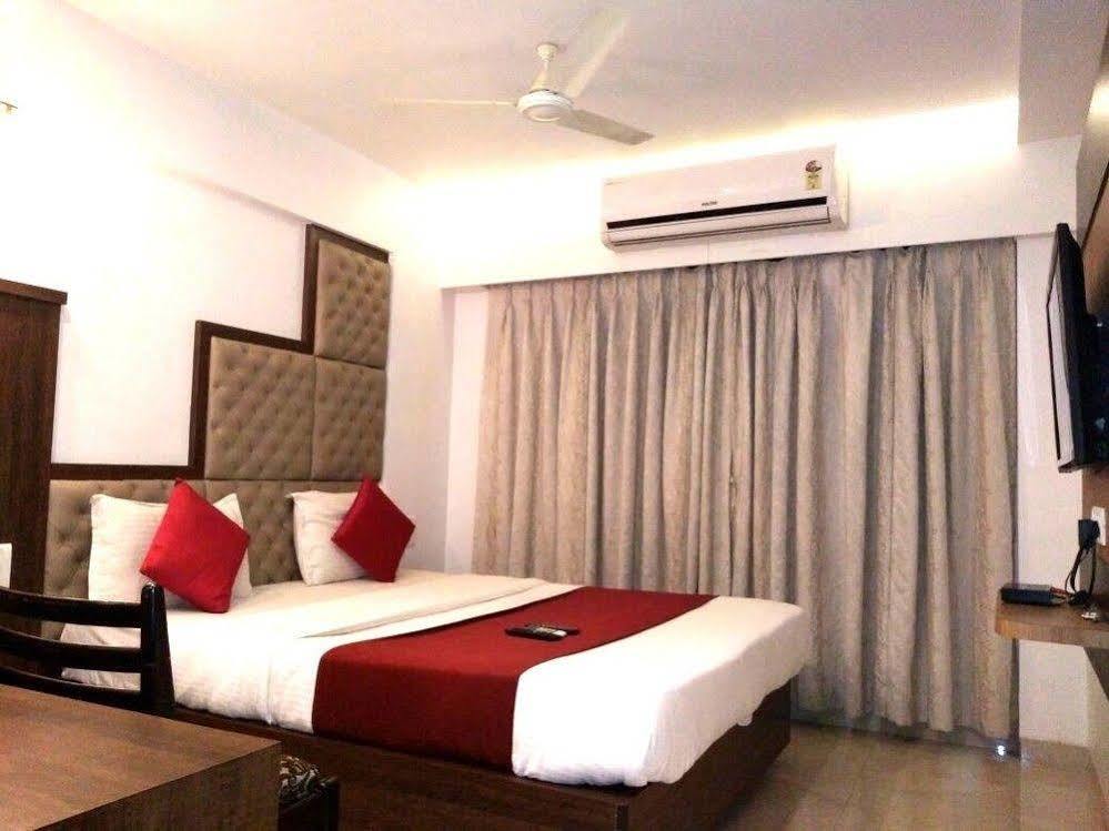 Hotel Shelter Palace Navi Mumbai Exterior photo