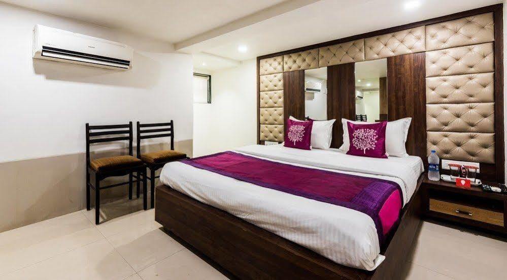 Hotel Shelter Palace Navi Mumbai Exterior photo
